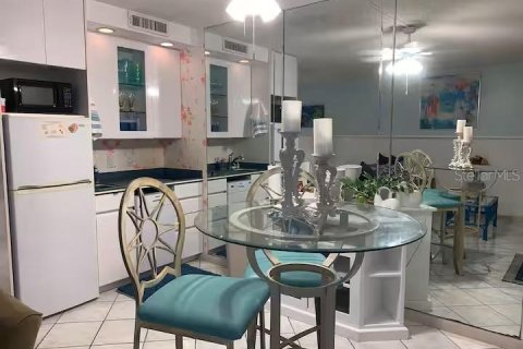 Condominio en venta en Clearwater, Florida, 1 dormitorio, 37.63 m2 № 2135575 - foto 12