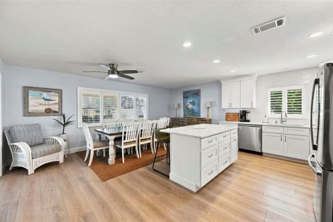House in Hudson, Florida 3 bedrooms, 148.64 sq.m. № 2393386 - photo 10