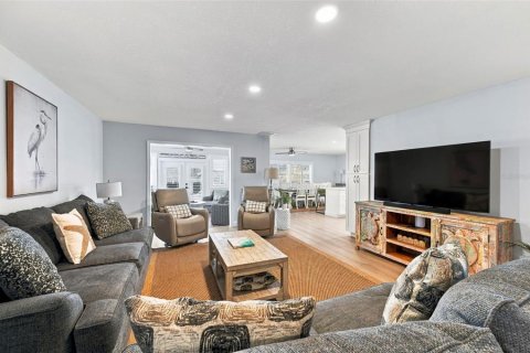 House in Hudson, Florida 3 bedrooms, 148.64 sq.m. № 2393386 - photo 6