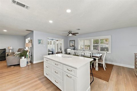 House in Hudson, Florida 3 bedrooms, 148.64 sq.m. № 2393386 - photo 13