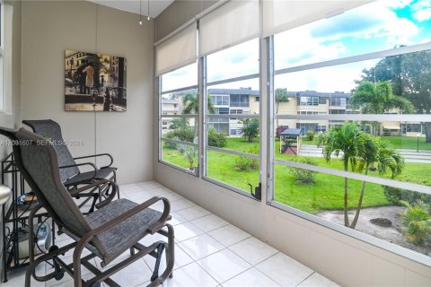 Condo in Lauderhill, Florida, 1 bedroom № 2078767