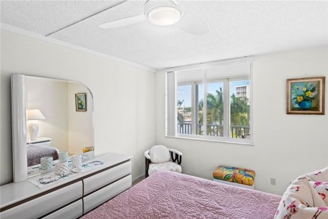 Снять в аренду кондоминиум в Хайленд-Бич, Флорида 2 спальни, 111.58м2, № 1209093 - фото 1