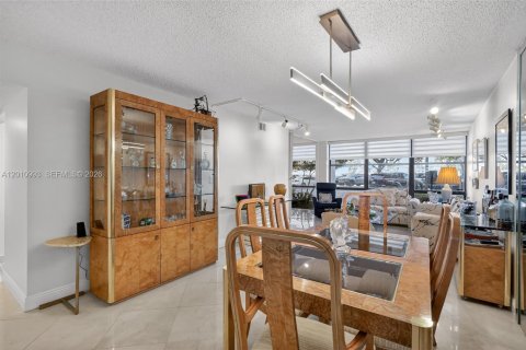 Снять в аренду кондоминиум в Халландейл-Бич, Флорида 2 спальни, 99.87м2, № 2074891 - фото 8