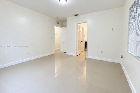 Villa ou maison à louer à North Miami, Floride: 3 chambres, 157.38 m2 № 2439362 - photo 11