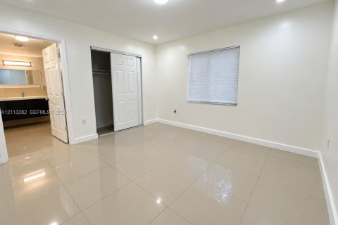Villa ou maison à louer à North Miami, Floride: 3 chambres, 157.38 m2 № 2439362 - photo 6