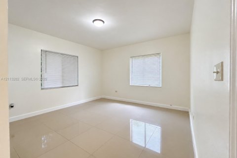 Villa ou maison à louer à North Miami, Floride: 3 chambres, 157.38 m2 № 2439362 - photo 12
