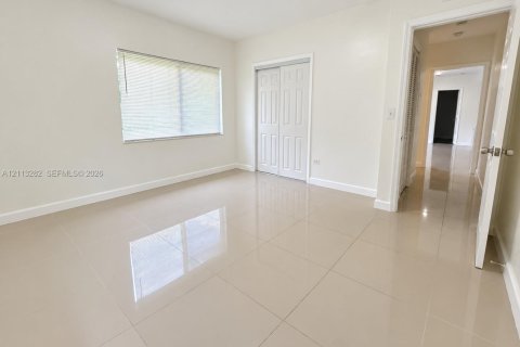 Villa ou maison à louer à North Miami, Floride: 3 chambres, 157.38 m2 № 2439362 - photo 8