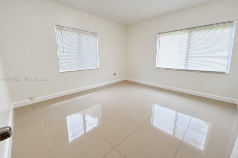 Villa ou maison à louer à North Miami, Floride: 3 chambres, 157.38 m2 № 2439362 - photo 9