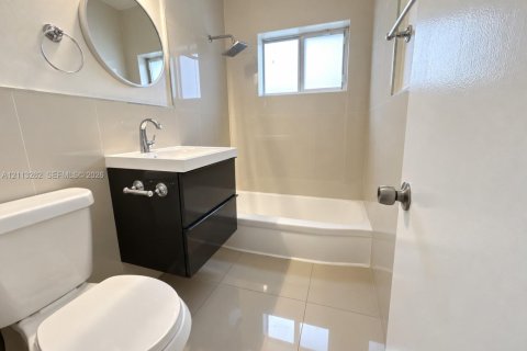Villa ou maison à louer à North Miami, Floride: 3 chambres, 157.38 m2 № 2439362 - photo 10