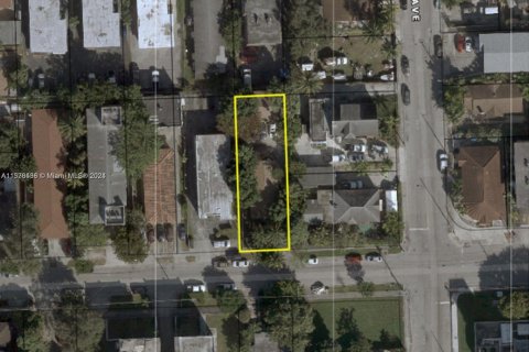Commercial property in Miami, Florida 226.5 sq.m. № 1812247 - photo 1