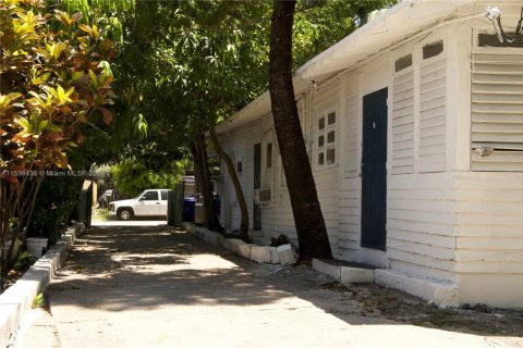 Commercial property in Miami, Florida 226.5 sq.m. № 1812247 - photo 5