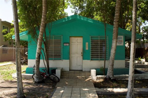Commercial property in Miami, Florida 226.5 sq.m. № 1812247 - photo 10