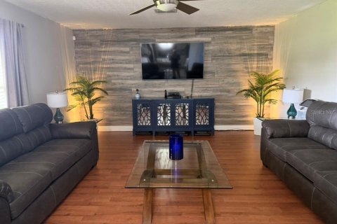 Villa ou maison à vendre à Chuluota, Floride: 4 chambres, 218.6 m2 № 2400485 - photo 14
