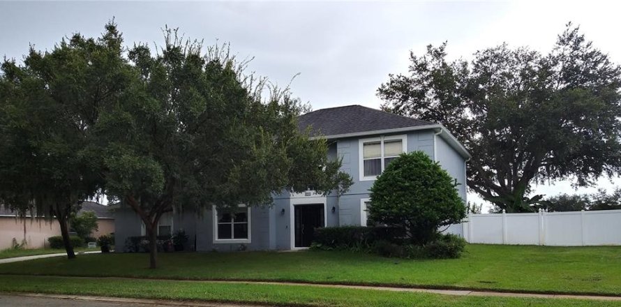 Villa ou maison à Chuluota, Floride 4 chambres, 218.6 m2 № 2400485