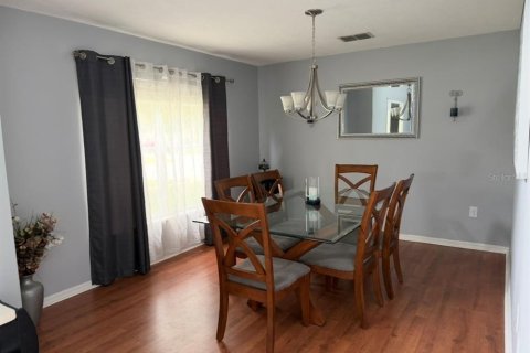 Villa ou maison à vendre à Chuluota, Floride: 4 chambres, 218.6 m2 № 2400485 - photo 8