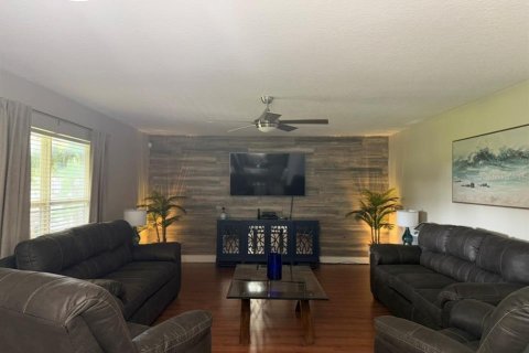 Villa ou maison à vendre à Chuluota, Floride: 4 chambres, 218.6 m2 № 2400485 - photo 13