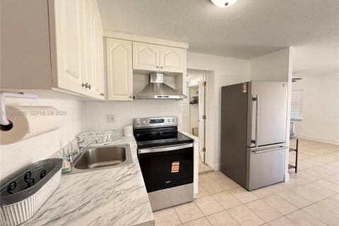Casa en alquiler en North Miami Beach, Florida, 1 dormitorio, 41.62 m2 № 2020988 - foto 4