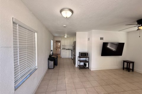 Casa en alquiler en North Miami Beach, Florida, 1 dormitorio, 41.62 m2 № 2020988 - foto 3