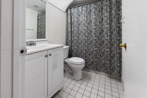 Купить кондоминиум в Пемброк-Пайнс, Флорида 1 спальня, 63.64м2, № 2051900 - фото 13