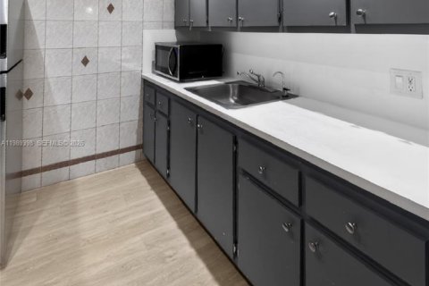 Купить кондоминиум в Пемброк-Пайнс, Флорида 1 спальня, 63.64м2, № 2051900 - фото 8