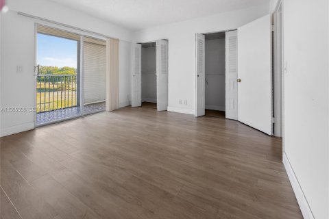 Купить кондоминиум в Пемброк-Пайнс, Флорида 1 спальня, 63.64м2, № 2051900 - фото 11