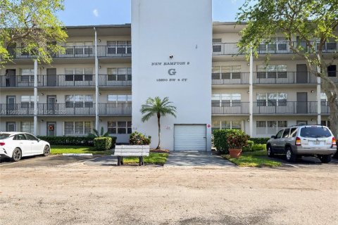 Кондоминиум с 1 спальней в Пемброк-Пайнс, Флорида № 2051900