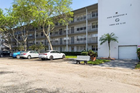 Купить кондоминиум в Пемброк-Пайнс, Флорида 1 спальня, 63.64м2, № 2051900 - фото 3