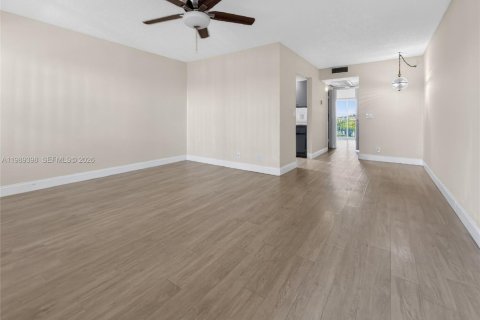 Купить кондоминиум в Пемброк-Пайнс, Флорида 1 спальня, 63.64м2, № 2051900 - фото 4