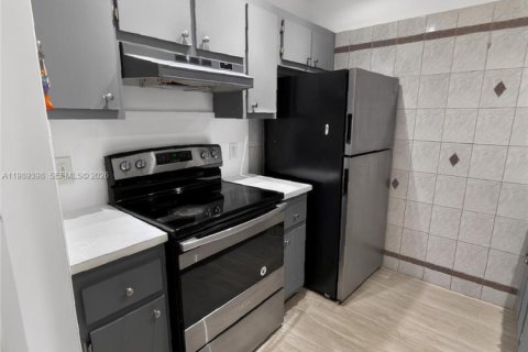 Купить кондоминиум в Пемброк-Пайнс, Флорида 1 спальня, 63.64м2, № 2051900 - фото 7