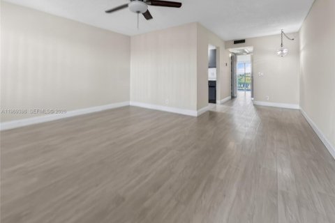 Купить кондоминиум в Пемброк-Пайнс, Флорида 1 спальня, 63.64м2, № 2051900 - фото 5