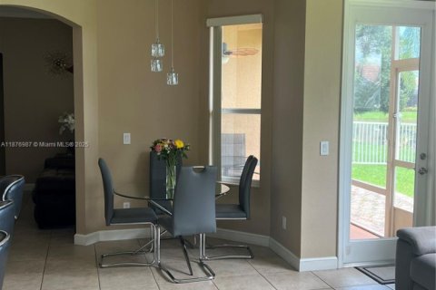 Купить виллу или дом в Порт-Сент-Луси, Флорида 4 спальни, 221.29м2, № 2053880 - фото 25