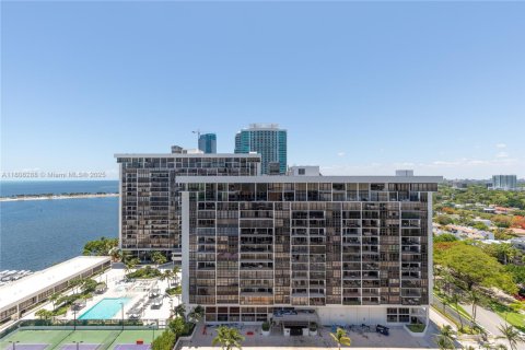 Condo in Miami, Florida, 1 bedroom  № 1746110 - photo 16
