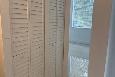 Copropriété à louer à Miami, Floride: 2 chambres, 91.97 m2 № 1968031 - photo 3