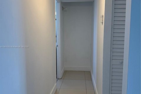 Copropriété à louer à Miami, Floride: 2 chambres, 91.97 m2 № 1968031 - photo 12
