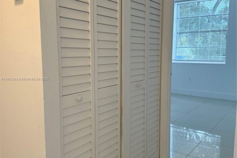 Copropriété à louer à Miami, Floride: 2 chambres, 91.97 m2 № 1968031 - photo 16