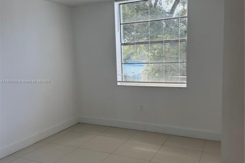 Copropriété à louer à Miami, Floride: 2 chambres, 91.97 m2 № 1968031 - photo 1