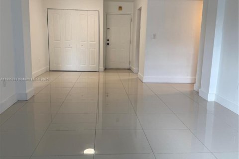 Copropriété à louer à Miami, Floride: 2 chambres, 91.97 m2 № 1968031 - photo 15