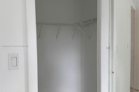 Copropriété à louer à Miami, Floride: 2 chambres, 91.97 m2 № 1968031 - photo 2