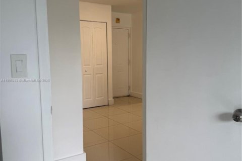 Copropriété à louer à Miami, Floride: 2 chambres, 91.97 m2 № 1968031 - photo 14