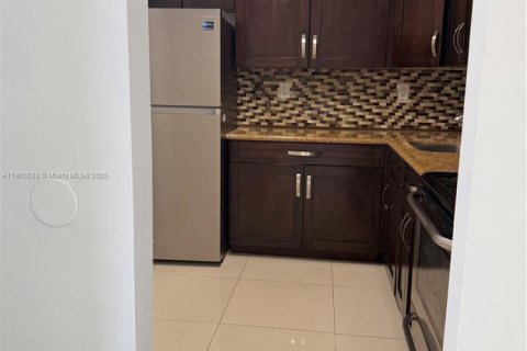 Copropriété à louer à Miami, Floride: 2 chambres, 91.97 m2 № 1968031 - photo 9
