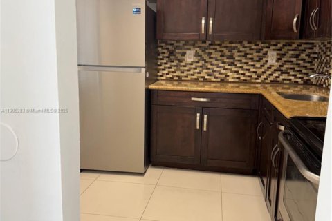 Copropriété à louer à Miami, Floride: 2 chambres, 91.97 m2 № 1968031 - photo 10