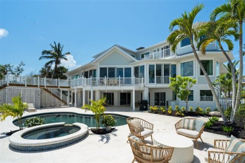 House in Boca Grande, Florida 3 bedrooms, 306.67 sq.m. № 1877383 - photo 8