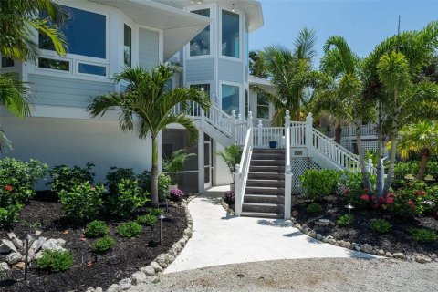 House in Boca Grande, Florida 3 bedrooms, 306.67 sq.m. № 1877383 - photo 15