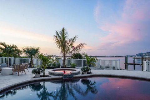 House in Boca Grande, Florida 3 bedrooms, 306.67 sq.m. № 1877383 - photo 7