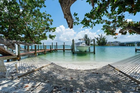 House in Boca Grande, Florida 3 bedrooms, 306.67 sq.m. № 1877383 - photo 13