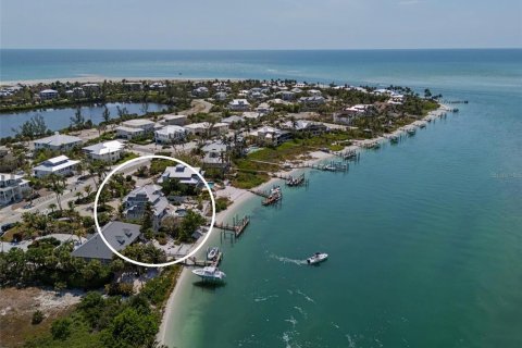 House in Boca Grande, Florida 3 bedrooms, 306.67 sq.m. № 1877383 - photo 17