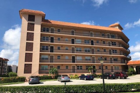Copropriété à louer à Boca Raton, Floride: 2 chambres, 89.56 m2 № 1097589 - photo 1