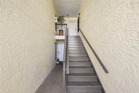 Condo in Saint Petersburg, Florida, 2 bedrooms № 2101646 - photo 5