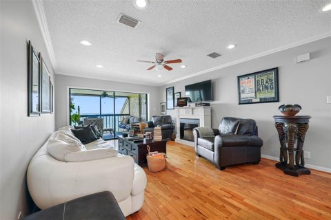 Condo in Saint Petersburg, Florida, 2 bedrooms № 2101646 - photo 9