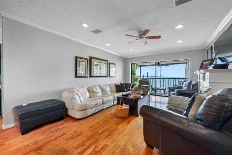 Condo in Saint Petersburg, Florida, 2 bedrooms № 2101646 - photo 8